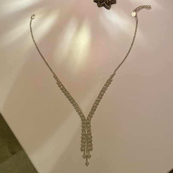 Glamorous Diamanté Crystal Dangle Necklace - Picture 3 of 3